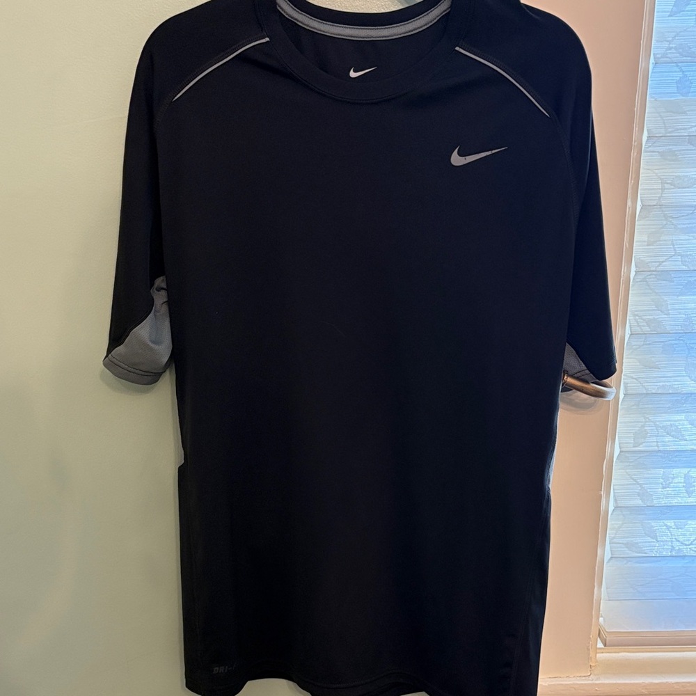 Nike Dri-FIT Training Shirt Men’s L Black Gray Athletic Gym Performance Tee